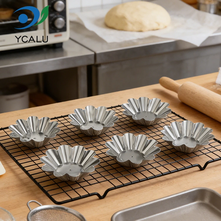 Vienkartiniai chrizantemų kiaušinių pyrago padėklai, sidabriniai aliuminio folijos maisto indai