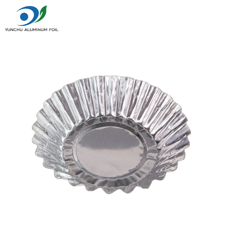 Kiaušinių pyrago skrebučiai kepa sidabro aliuminio folijos maisto indą