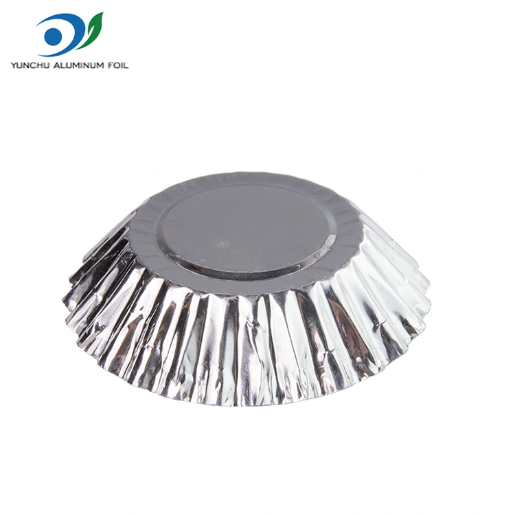 Kiaušinių pyrago skrebučiai kepa sidabro aliuminio folijos maisto indą